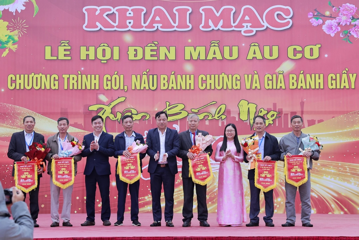lễ hội Đền Mẫu Âu Cơ 