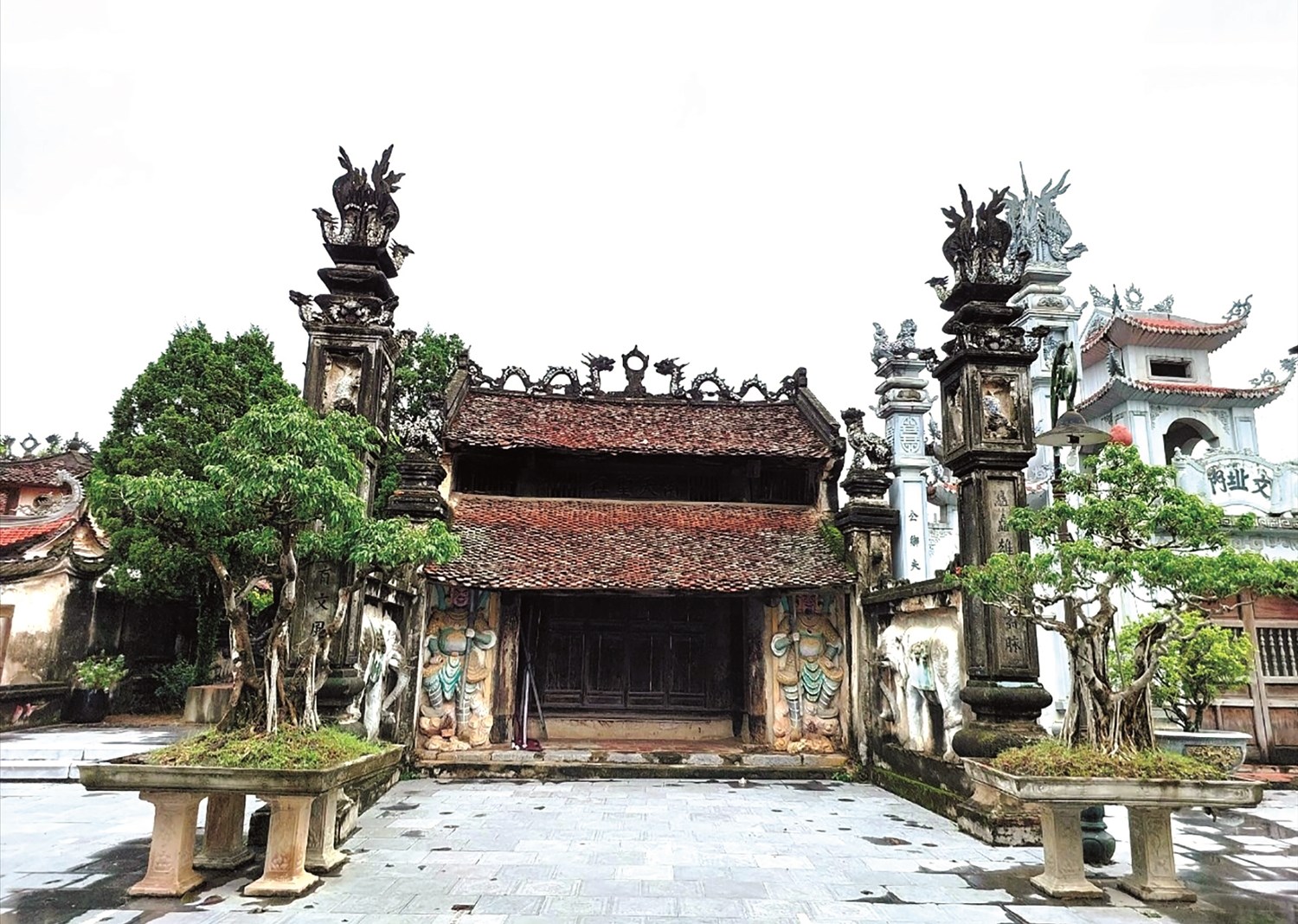 Làng cổ Hùng Lô